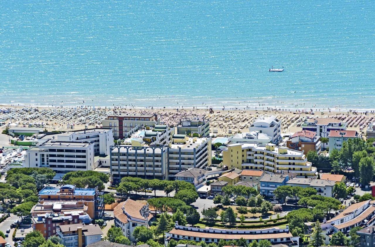 Residence Cristoforo Colombo - Carraro Immobiliare - Family Apartments Каорле Екстериор снимка