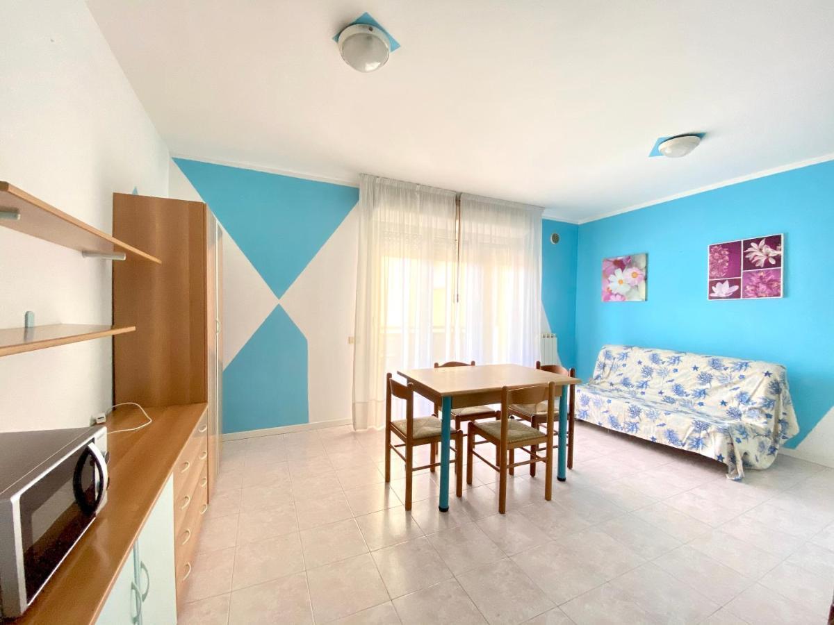 Residence Cristoforo Colombo - Carraro Immobiliare - Family Apartments Каорле Екстериор снимка