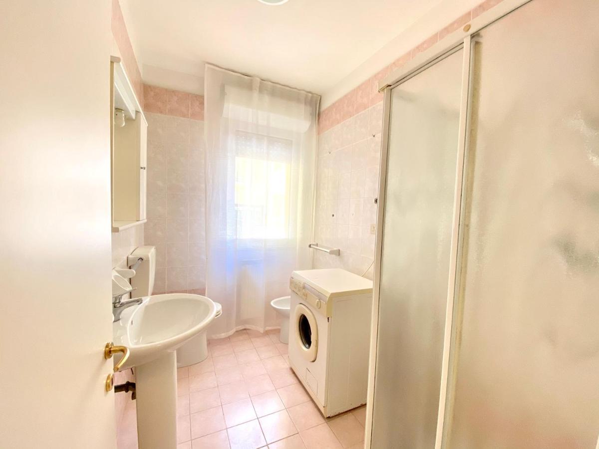 Residence Cristoforo Colombo - Carraro Immobiliare - Family Apartments Каорле Екстериор снимка